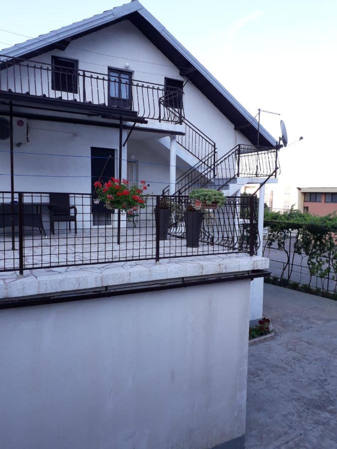 Villa Kuca Za Odmor Varos Vrlika Exterior foto