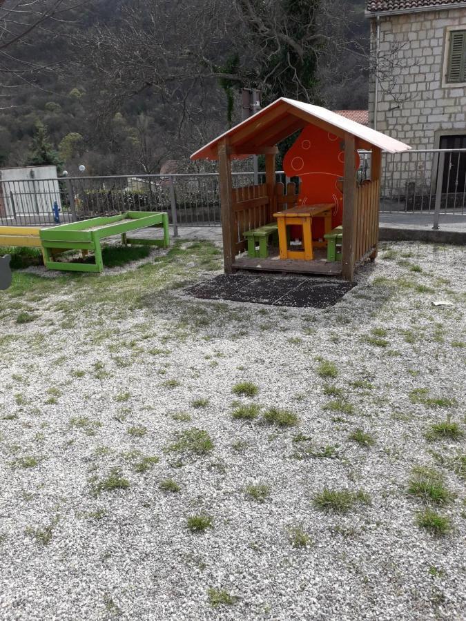 Villa Kuca Za Odmor Varos Vrlika Exterior foto
