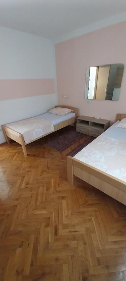 Villa Kuca Za Odmor Varos Vrlika Exterior foto