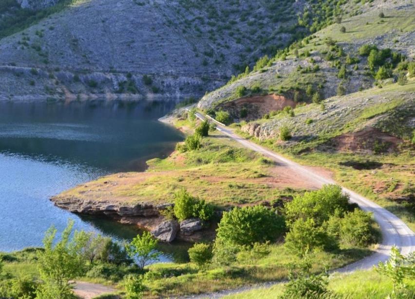 Villa Kuca Za Odmor Varos Vrlika Exterior foto